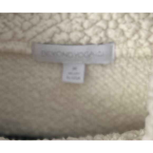 Beyond Yoga All Time Cream Long Sleeve Mock Neck Sherpa Cropped Pullover M - Picture 4 of 6